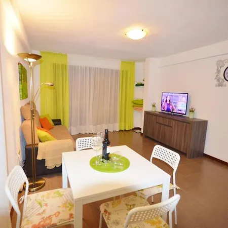 Parque Royal 1 Адехе